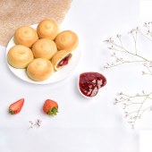包浆酥草莓月饼